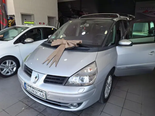 Renault Grand Espace 2006 - 5490 EUR, 260000 km - AUTO.MOTO.pt - 260000km - foto 7 de 10