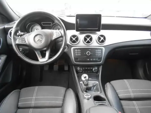 Mercedes-Benz CLA 200 2016 - 21500 EUR, 214696 km - AUTO.MOTO.pt - 214696km - foto 8 de 11