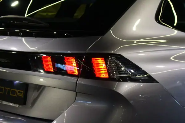 Peugeot 508 SW 2021 - 15250 EUR, 157000 km - AUTO.MOTO.pt - 157000km - foto 2 de 31
