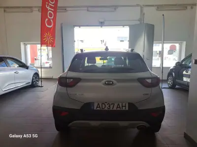 Kia Stonic 2020 - 14990 EUR, 41765 km - AUTO.MOTO.pt - 41765km - foto 4 de 34