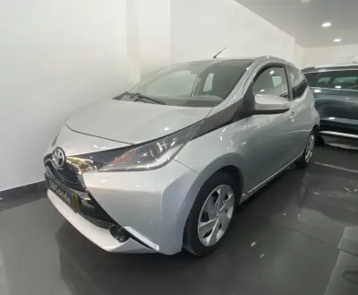 Toyota Aygo 2015 - 9850 EUR, 116267 km - AUTO.MOTO.pt - 116267km - foto 33 de 34