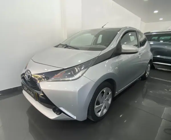 Toyota Aygo 2015 - 9850 EUR, 116267 km - AUTO.MOTO.pt - 116267km - foto 33 de 34