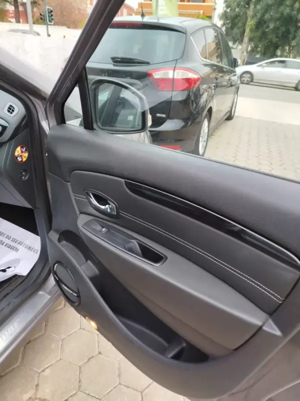 Renault Mégane Scénic 2014 - 11800 EUR, 161760 km - AUTO.MOTO.pt - 161760km - foto 12 de 14