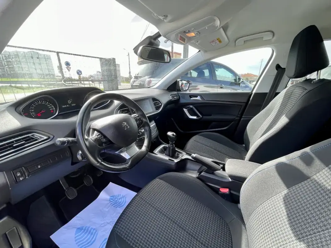 Peugeot 308 2020 - 13750 EUR, 62618 km - AUTO.MOTO.pt - 62618km - foto 9 de 26