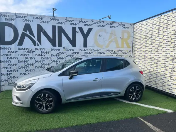 Renault Clio 2017 - 11900 EUR, 140000 km - AUTO.MOTO.pt - 140000km - foto 2 de 13