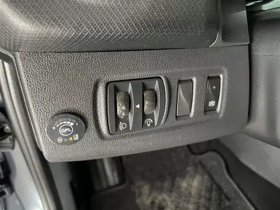 Renault Clio 2019 - 10800 EUR, 122674 km - AUTO.MOTO.pt - 122674km - foto 17 de 22