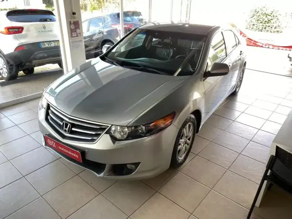 Honda Accord 2009 - 9250 EUR, 266508 km - AUTO.MOTO.pt - 266508km - foto 7 de 34