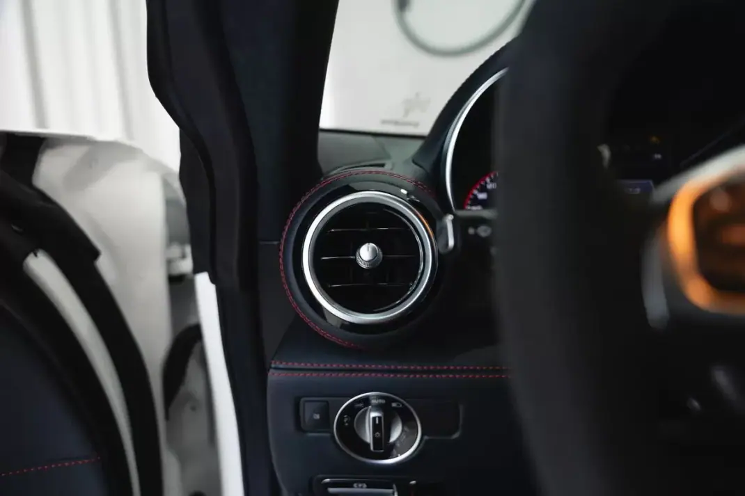 Mercedes-Benz AMG GT 2015 - 99950 EUR, 46786 km - 46786km - foto 26 de 59