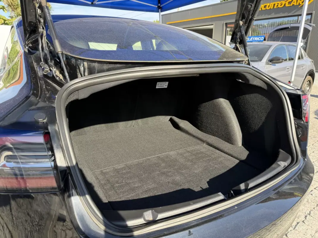 Tesla Model 3 2020 - 29500 EUR, 89581 km - 89581km - foto 25 de 48
