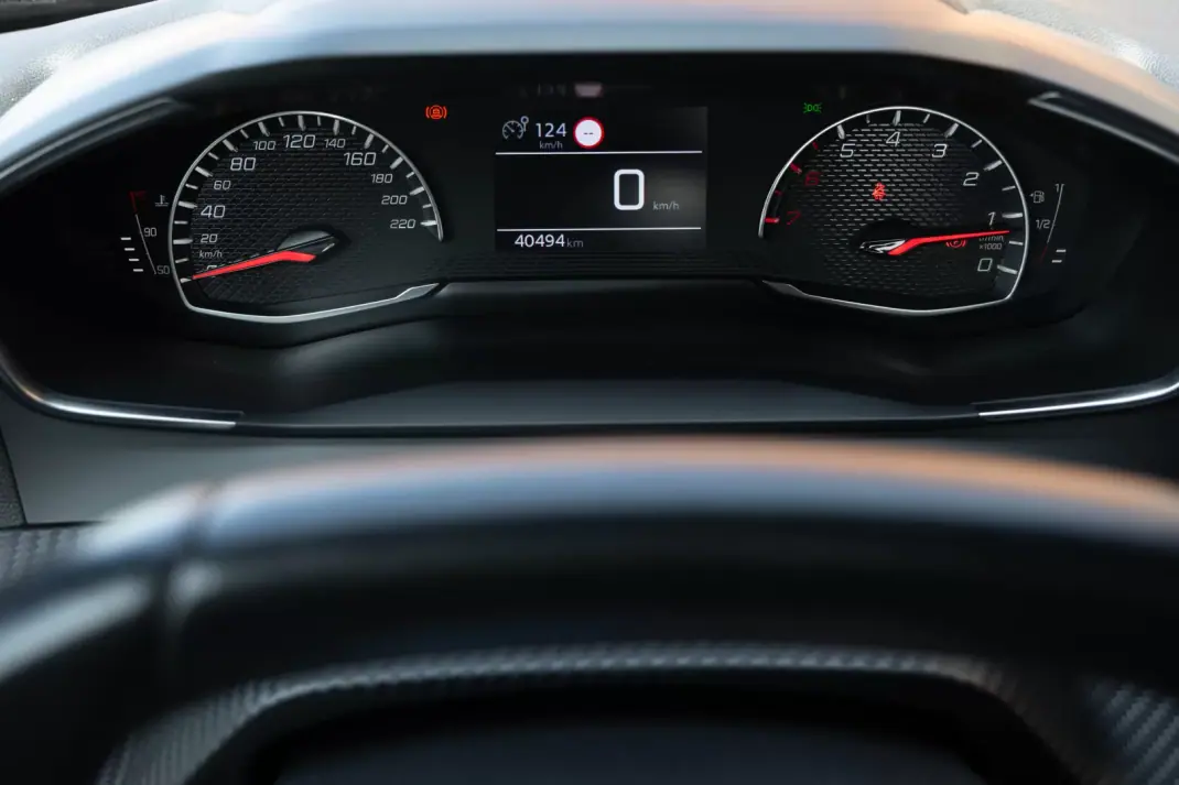 Peugeot 2008 2023 - 19750 EUR, 40500 km - AUTO.MOTO.pt - 40500km - foto 9 de 20