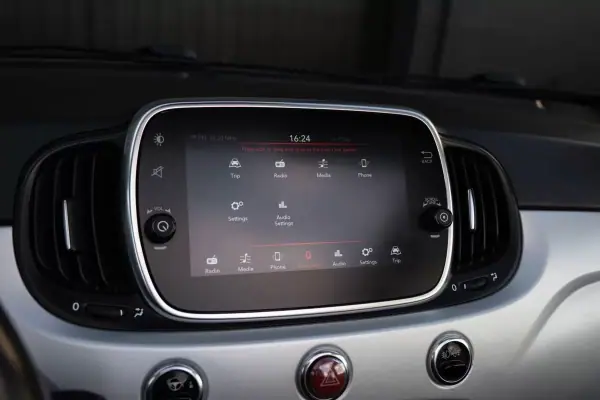 Fiat 500C 2021 - 11600 EUR, 114000 km - AUTO.MOTO.pt - 114000km - foto 23 de 34