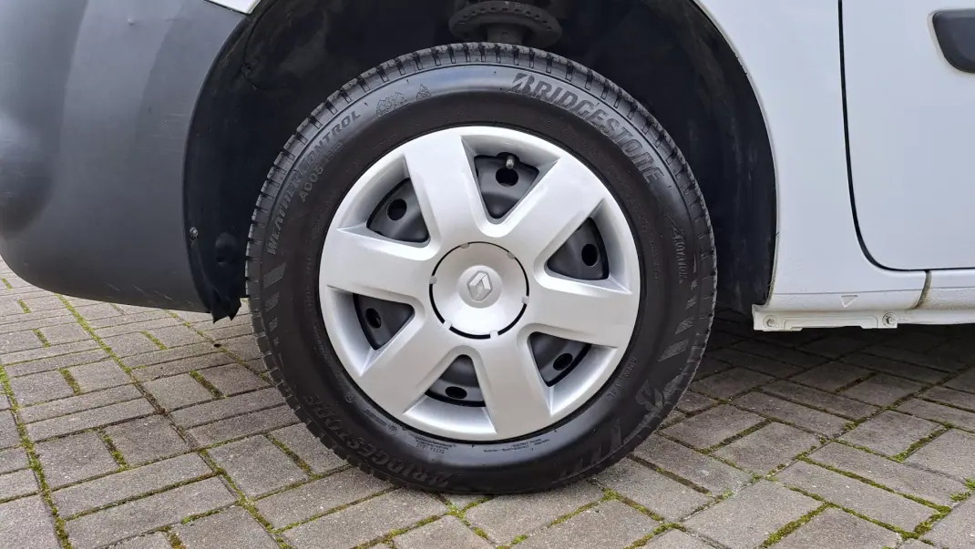 Renault TRAFIC L2H1 125CV 2019 - 19900 EUR, 106110 km - AUTO.MOTO.pt - 106110km - foto 24 de 24