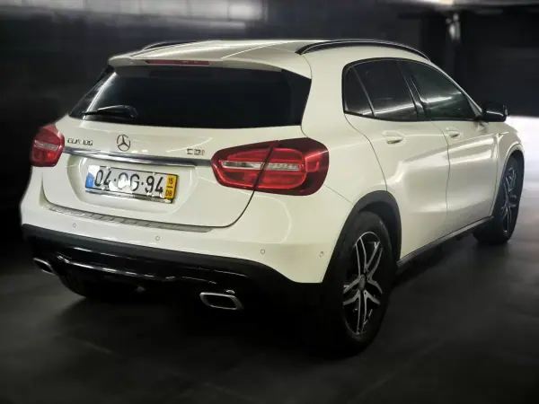 Mercedes-Benz GLA 180 2015 - 19950 EUR, 81297 km - AUTO.MOTO.pt - 81297km - foto 3 de 32