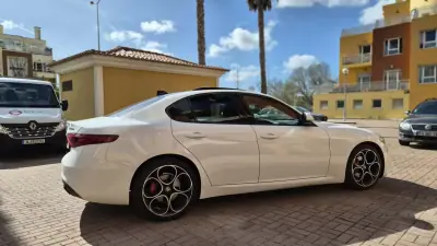 Alfa Romeo Giulia 2022 - 37480 EUR, 65000 km - AUTO.MOTO.pt - 65000km - foto 11 de 19