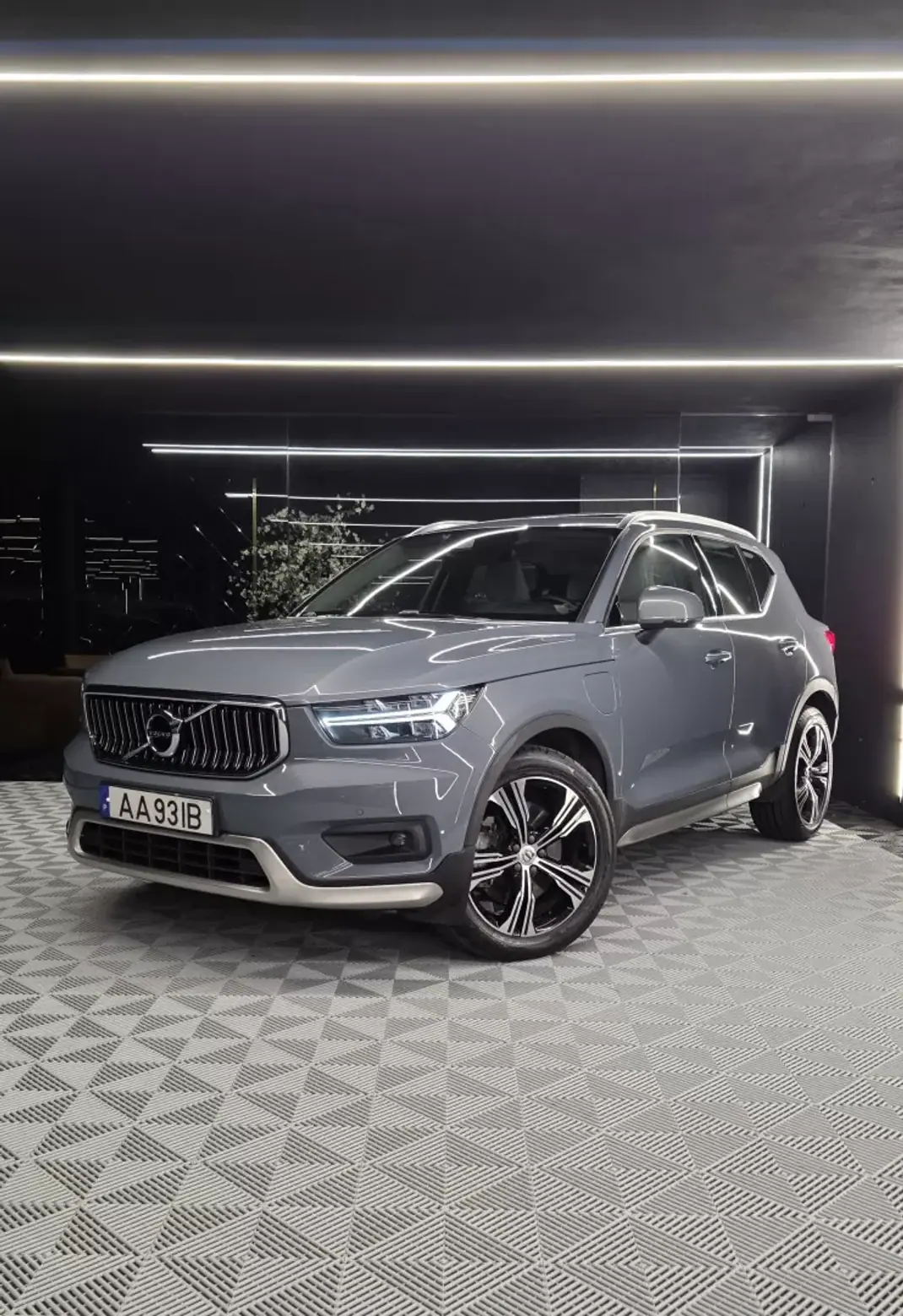 Volvo XC 40 2020 - 27750 EUR, 139000 km - AUTO.MOTO.pt - 139000km - foto 1 de 21