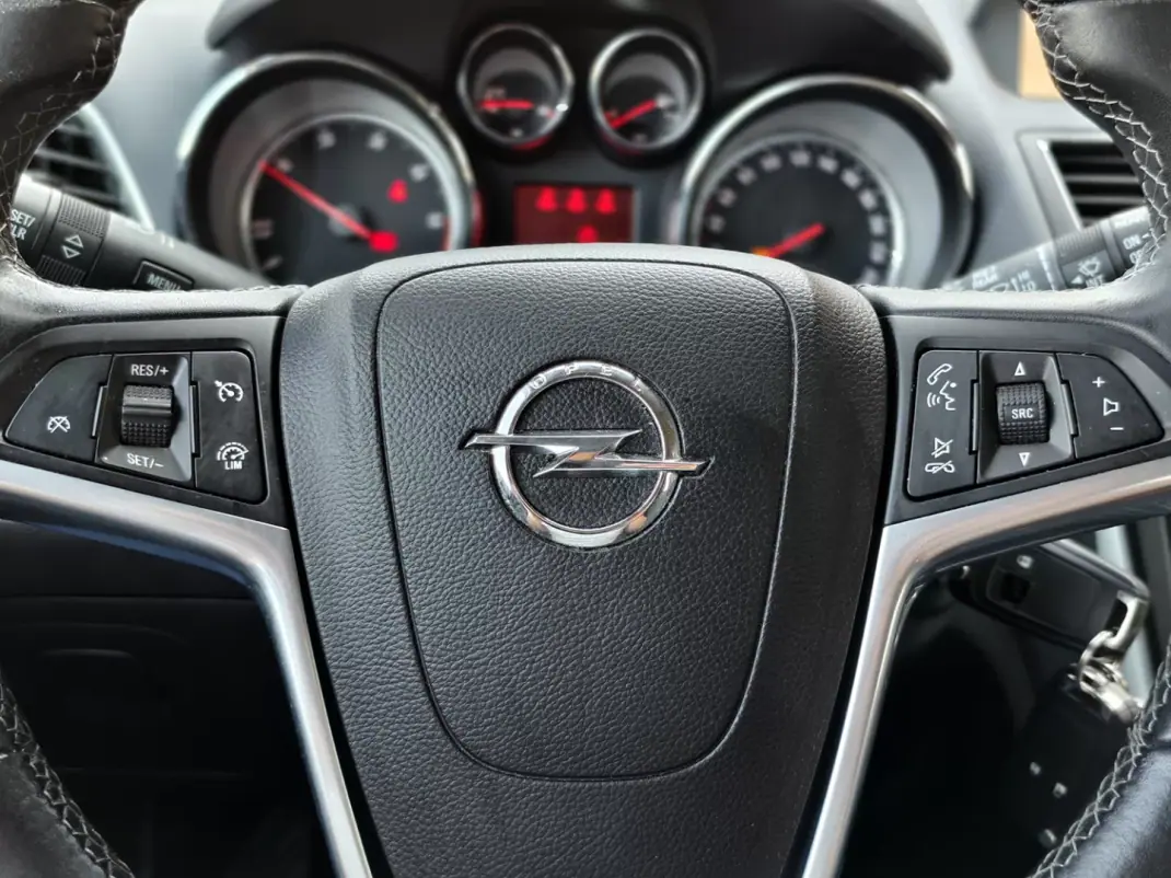 Opel Mokka 2016 - 12500 EUR, 135000 km - AUTO.MOTO.pt - 135000km - foto 17 de 18
