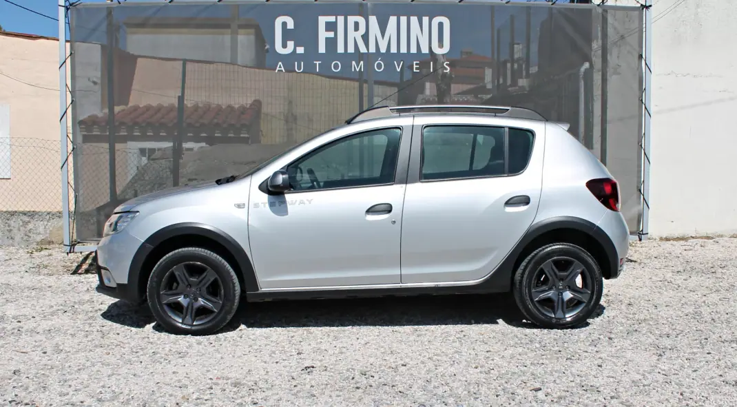 Dacia Sandero 2018 - 10400 EUR, 35110 km - AUTO.MOTO.pt - 35110km - foto 8 de 24