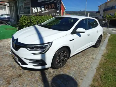 Renault Mégane 2020 - 17900 EUR, 127391 km - AUTO.MOTO.pt - 127391km - foto 2 de 11