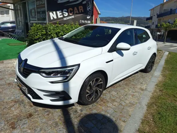 Renault Mégane 2020 - 17900 EUR, 127391 km - AUTO.MOTO.pt - 127391km - foto 2 de 11