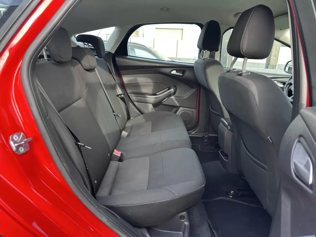 Ford Focus 2017 - 9900 EUR, 190000 km - AUTO.MOTO.pt - 190000km - foto 42 de 50