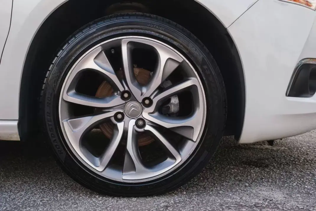 Citroën DS4 2012 - 8900 EUR, 204700 km - AUTO.MOTO.pt - 204700km - foto 6 de 23