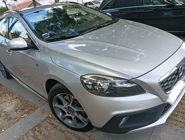 Volvo V40 Cross Country 2016 - 11000 EUR, 220000 km - AUTO.MOTO.pt - 220000km - foto 2 de 13
