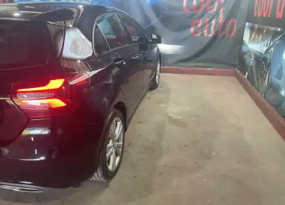 Mercedes-Benz A 200 2016 - 18450 EUR, 188000 km - AUTO.MOTO.pt - 188000km - foto 14 de 42