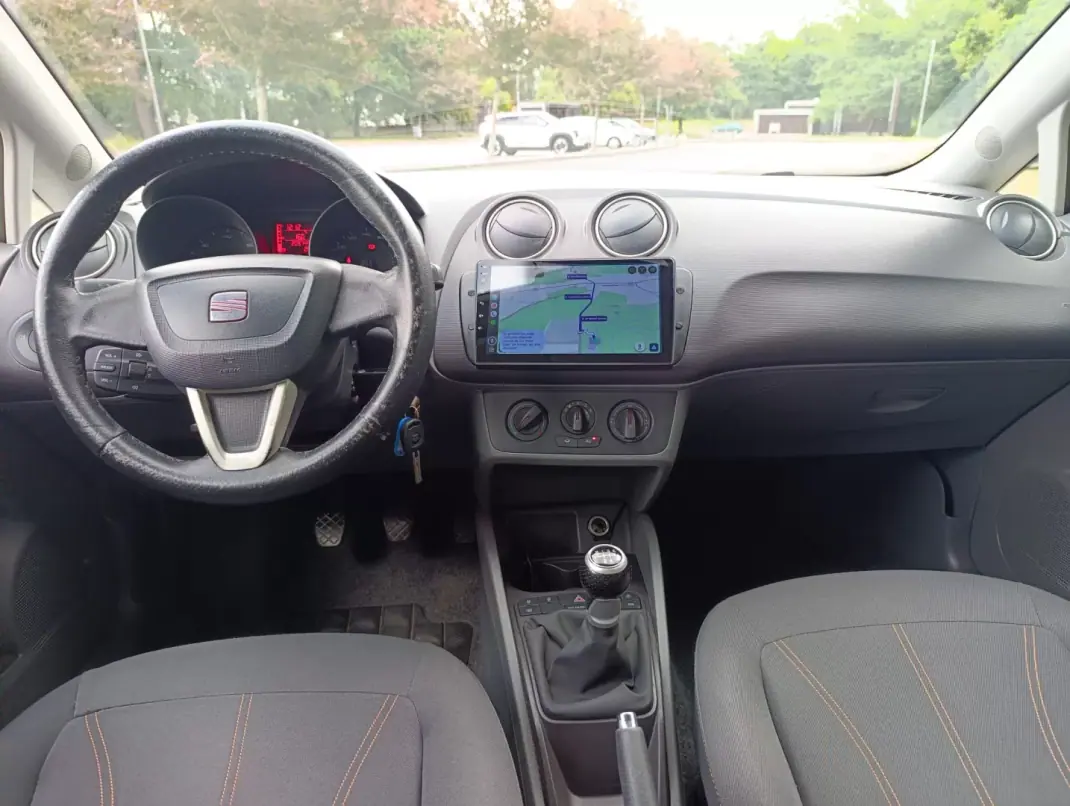 SEAT Ibiza ST 2011 - 4000 EUR, 209000 km - AUTO.MOTO.pt - 209000km - foto 7 de 12