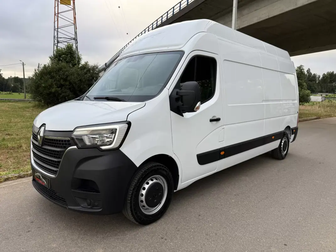 Renault 2024 - 26850 EUR, 35000 km - AUTO.MOTO.pt - 35000km - foto 1 de 24