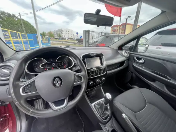 Renault Clio Sport Tourer 2018 - 11350 EUR, 87109 km - AUTO.MOTO.pt - 87109km - foto 16 de 27