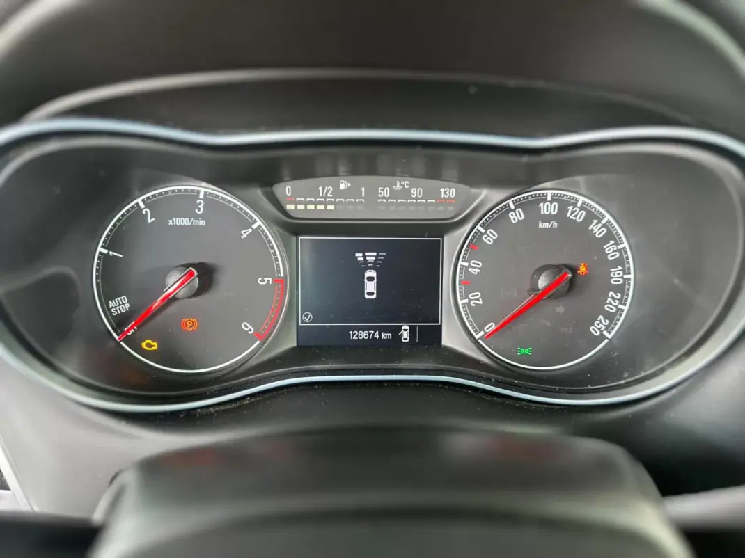 Opel Zafira 2018 - 13900 EUR, 128674 km - AUTO.MOTO.pt - 128674km - foto 17 de 36
