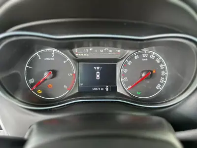 Opel Zafira 2018 - 13900 EUR, 128674 km - AUTO.MOTO.pt - 128674km - foto 17 de 36