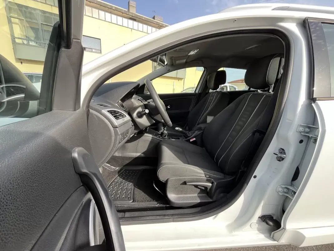 Renault Mégane Sport Tourer 2012 - 6950 EUR, 227000 km - AUTO.MOTO.pt - 227000km - foto 15 de 36