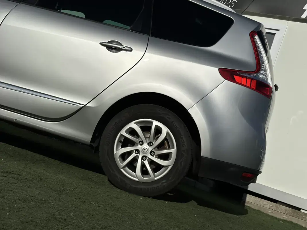 Renault Grand Scénic 2015 - 7490 EUR, 242000 km - 242000km - foto 4 de 42