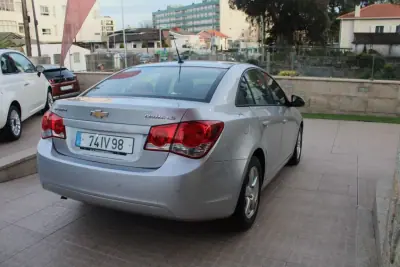 Chevrolet Cruze 2010 - 7450 EUR, 120000 km - AUTO.MOTO.pt - 120000km - foto 19 de 20