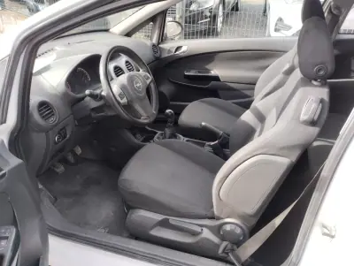 Opel Corsa 2011 - 5900 EUR, 220000 km - AUTO.MOTO.pt - 220000km - foto 15 de 24