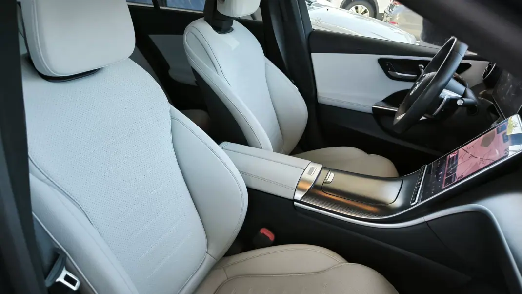 Mercedes-Benz C 300 2024 - 49950 EUR, 27000 km - AUTO.MOTO.pt - 27000km - foto 5 de 12