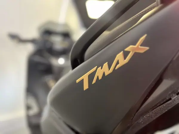 Yamaha TMAX 2016 - 8990 EUR, 27000 km - AUTO.MOTO.pt - 27000km - foto 29 de 35