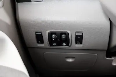 Renault Zoe 2017 - 15000 EUR, 45000 km - AUTO.MOTO.pt - 45000km - foto 13 de 15