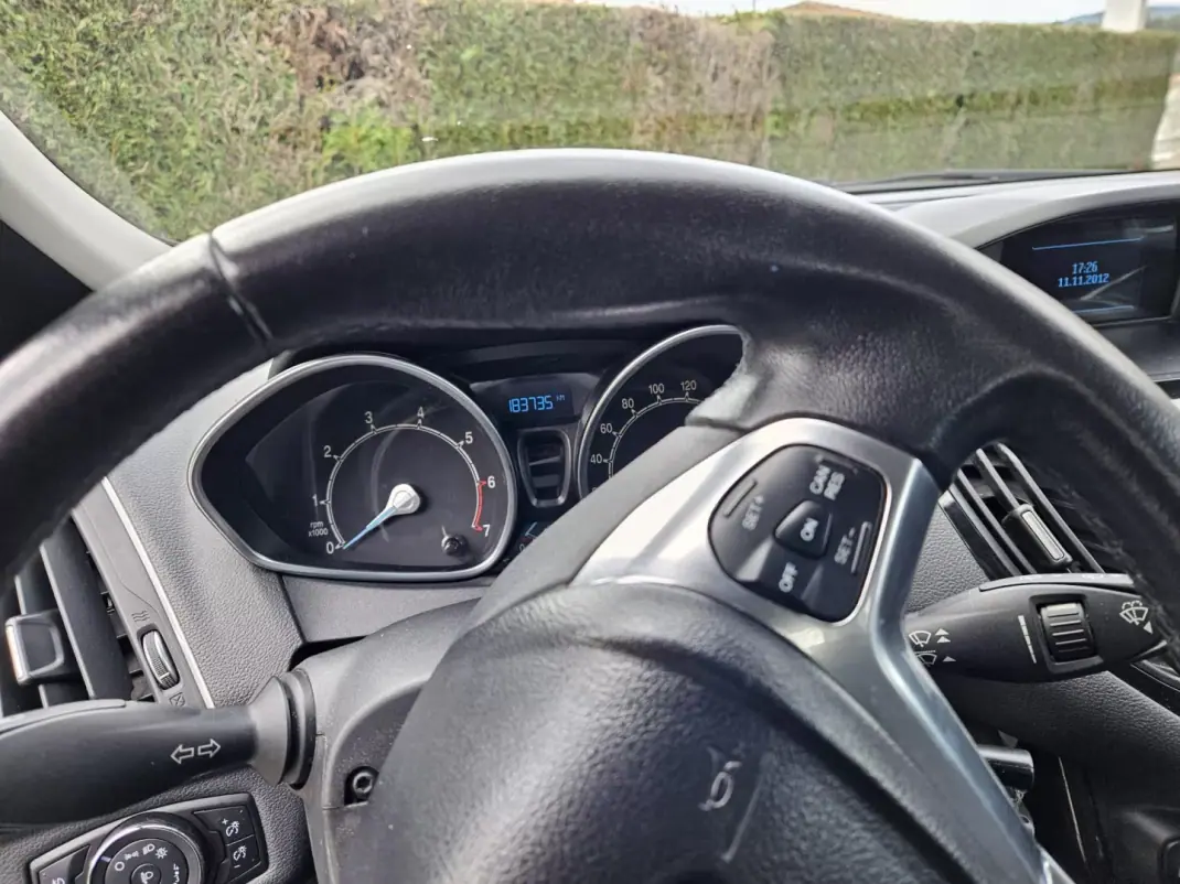 Ford B-Max 2013 - 5900 EUR, 183735 km - AUTO.MOTO.pt - 183735km - foto 4 de 8