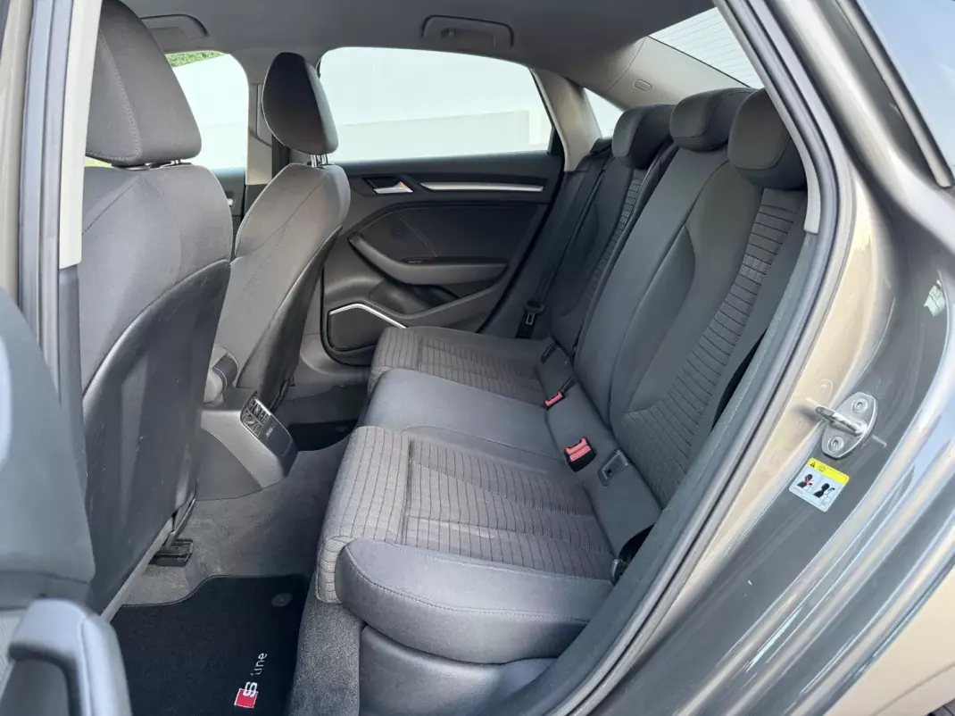 Audi A3 Limousine 2016 - 17000 EUR, 187641 km - AUTO.MOTO.pt - 187641km - foto 12 de 19