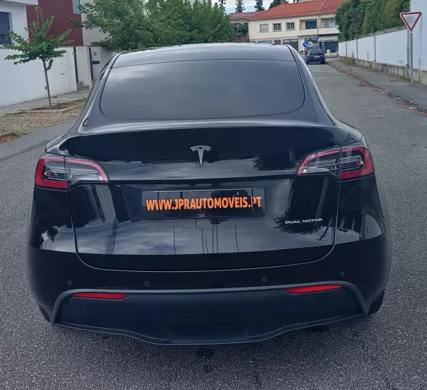 Tesla Model Y 2022 - 33990 EUR, 101500 km - 101500km - foto 8 de 18