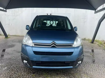 Citroën Berlingo 2015 - 10750 EUR, 200100 km - AUTO.MOTO.pt - 200100km - foto 3 de 12
