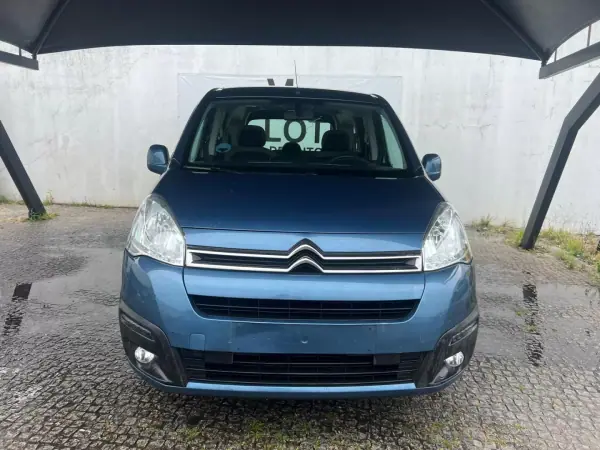Citroën Berlingo 2015 - 10750 EUR, 200100 km - AUTO.MOTO.pt - 200100km - foto 3 de 12