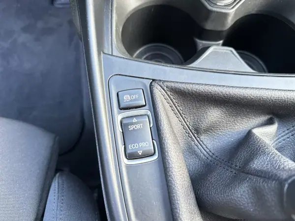 BMW 116 2014 - 16000 EUR, 140000 km - AUTO.MOTO.pt - 140000km - foto 9 de 12