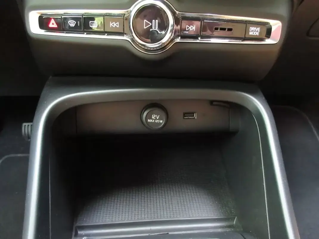 Volvo XC 40 2019 - 29490 EUR, 70000 km - AUTO.MOTO.pt - 70000km - foto 48 de 60