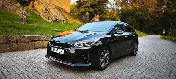 Kia Ceed 1.0 T-GDI 120 OPF Edition 7 2020 Petrol — 53 000 km · Aveiro Kia Ceed 1.0 T-GDI 120 OPF Edition 7 2020 Petrol