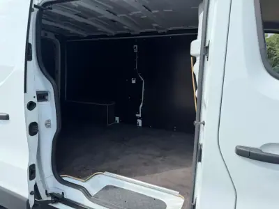 Renault Trafic 2021 - 18500 EUR, 32000 km - AUTO.MOTO.pt - 32000km - foto 8 de 12