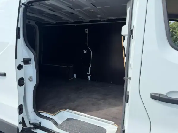 Renault Trafic 2021 - 18500 EUR, 32000 km - AUTO.MOTO.pt - 32000km - foto 8 de 12