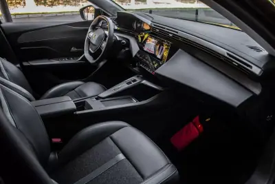 Peugeot 308 SW 2023 - 23790 EUR, 59725 km - AUTO.MOTO.pt - 59725km - foto 26 de 45